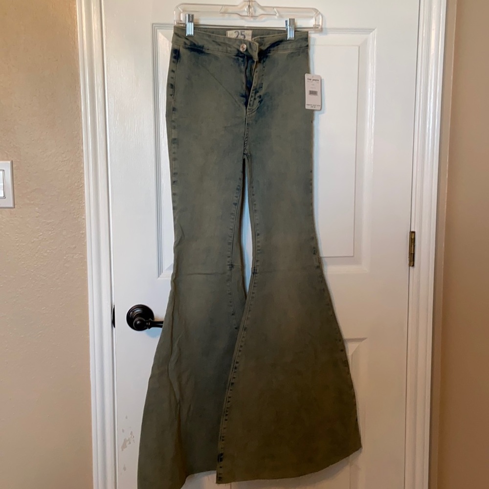 Free People’s Flare Jeans